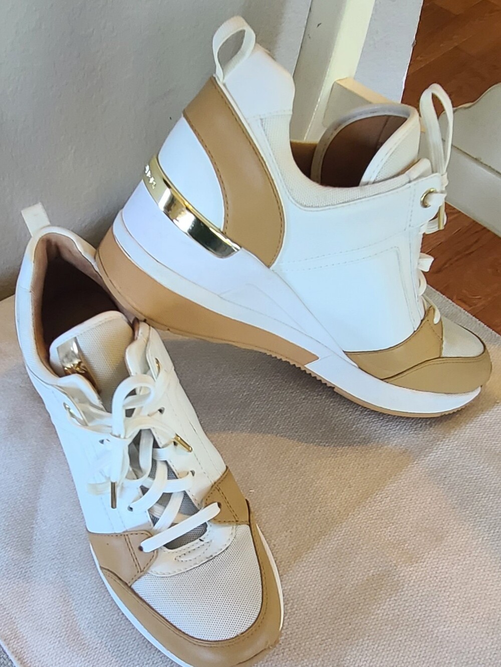 Michael Kors Georgie Wedge Trainer Sneakers In White and Tan Women Size 8.5